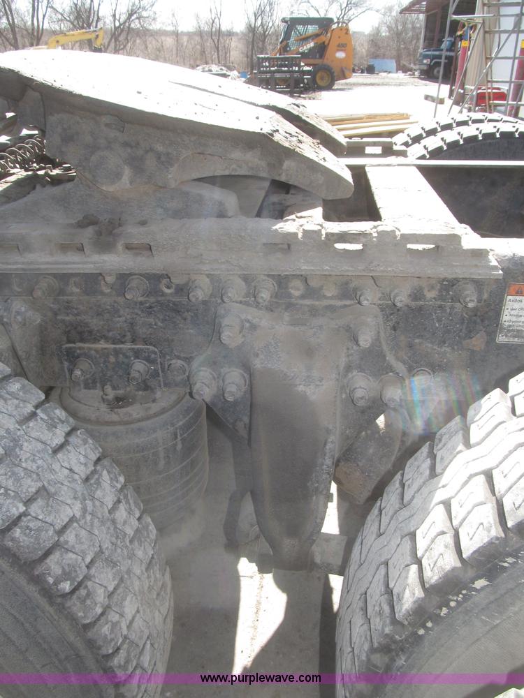 image for item F7260 2001 Freightliner Century Class ST120 semi truck