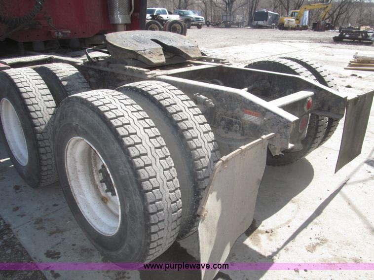 image for item F7260 2001 Freightliner Century Class ST120 semi truck