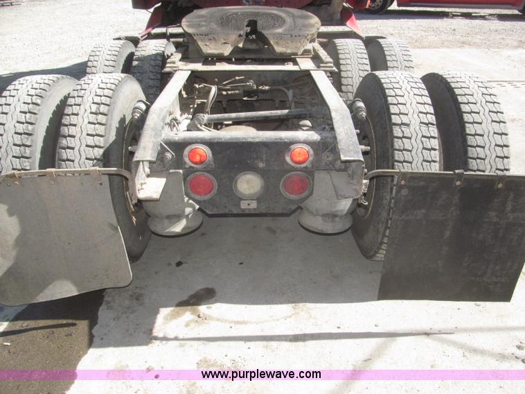 image for item F7260 2001 Freightliner Century Class ST120 semi truck