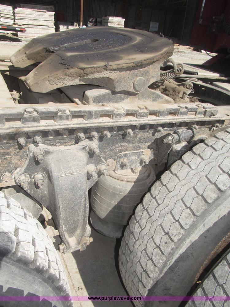 image for item F7260 2001 Freightliner Century Class ST120 semi truck