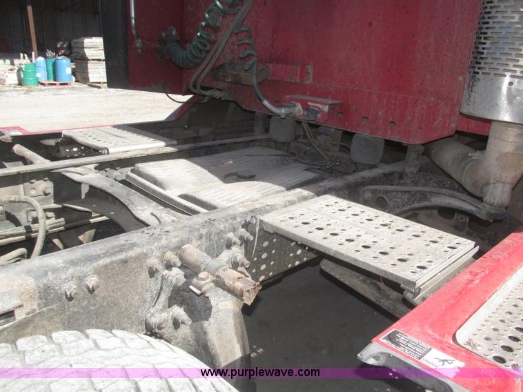 image for item F7260 2001 Freightliner Century Class ST120 semi truck