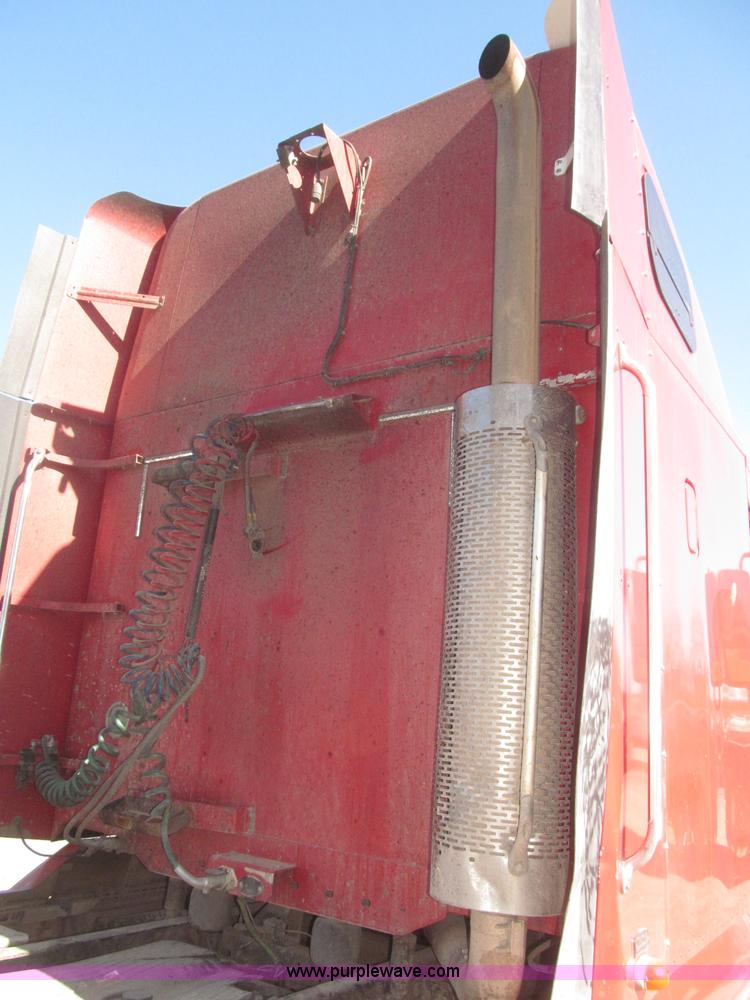 image for item F7260 2001 Freightliner Century Class ST120 semi truck