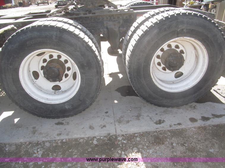 image for item F7260 2001 Freightliner Century Class ST120 semi truck