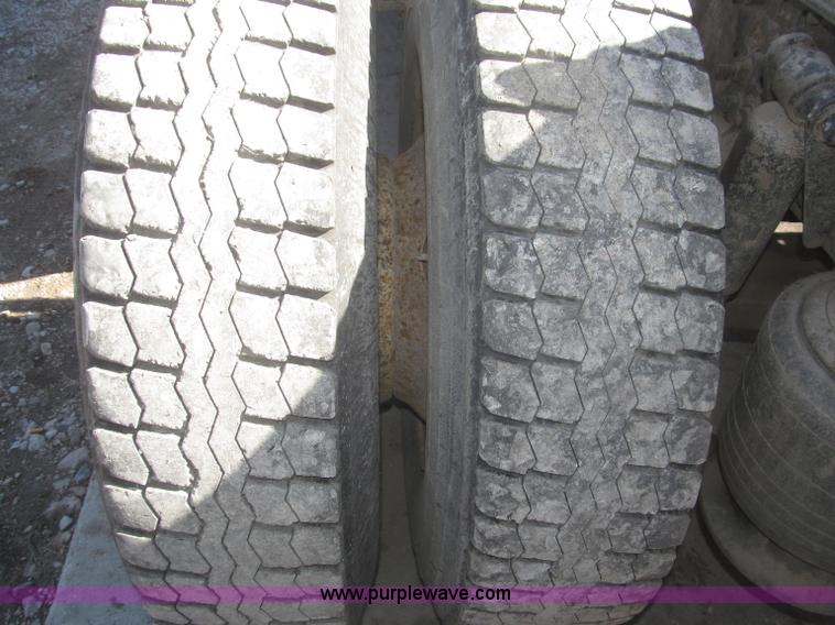 image for item F7260 2001 Freightliner Century Class ST120 semi truck