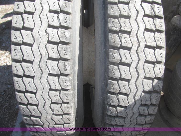 image for item F7260 2001 Freightliner Century Class ST120 semi truck