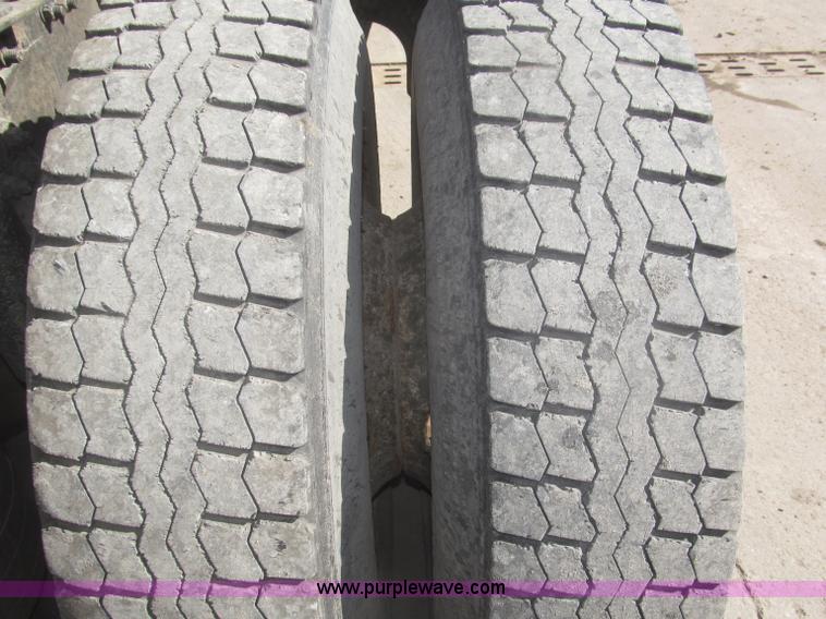 image for item F7260 2001 Freightliner Century Class ST120 semi truck