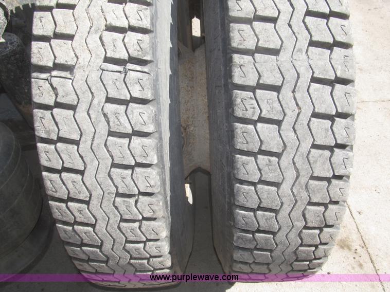 image for item F7260 2001 Freightliner Century Class ST120 semi truck