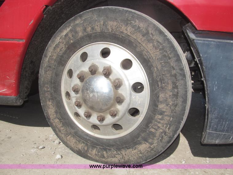 image for item F7260 2001 Freightliner Century Class ST120 semi truck