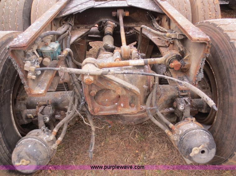 image for item F8174 1995 Mack DM688S truck cab and chassis