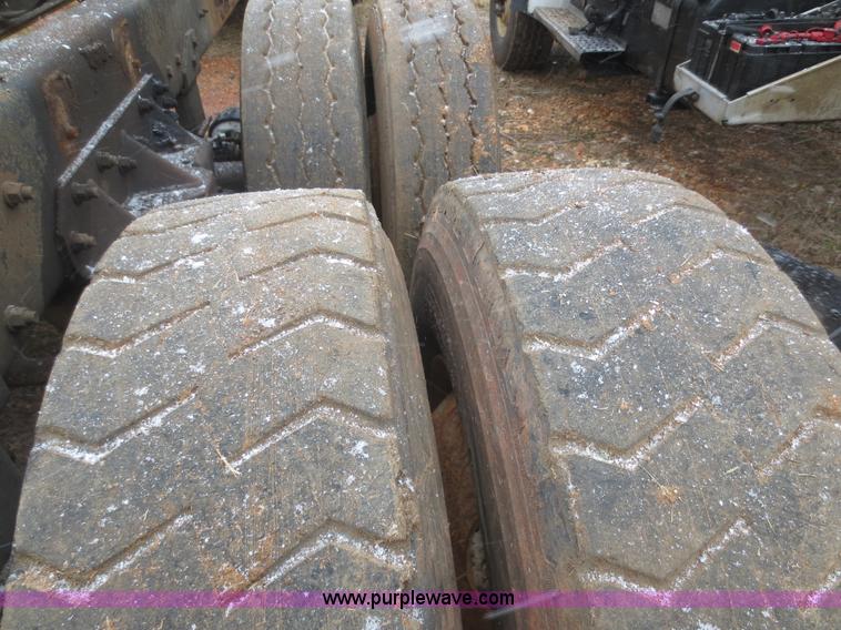 image for item F8174 1995 Mack DM688S truck cab and chassis