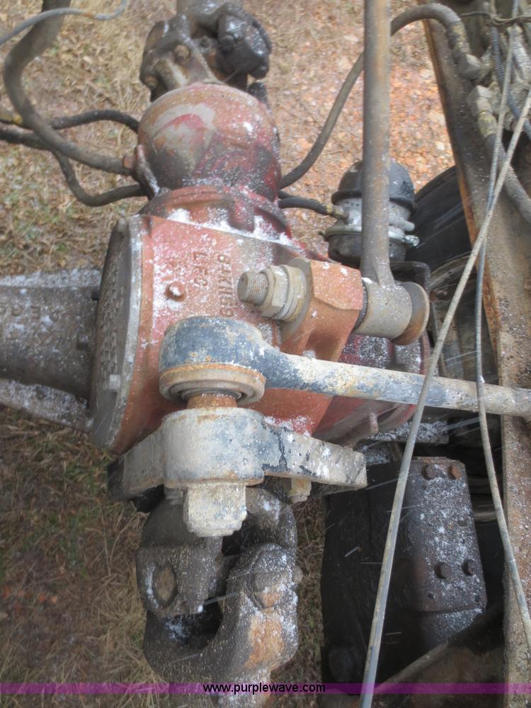 image for item F8174 1995 Mack DM688S truck cab and chassis