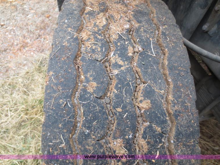 image for item F8174 1995 Mack DM688S truck cab and chassis