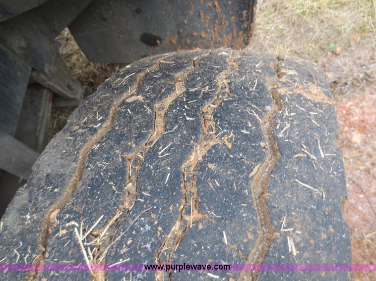 image for item F8174 1995 Mack DM688S truck cab and chassis