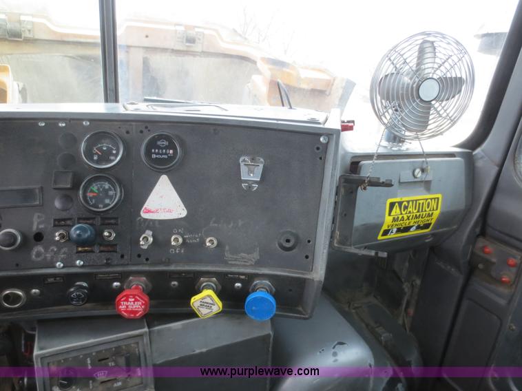 image for item F8174 1995 Mack DM688S truck cab and chassis