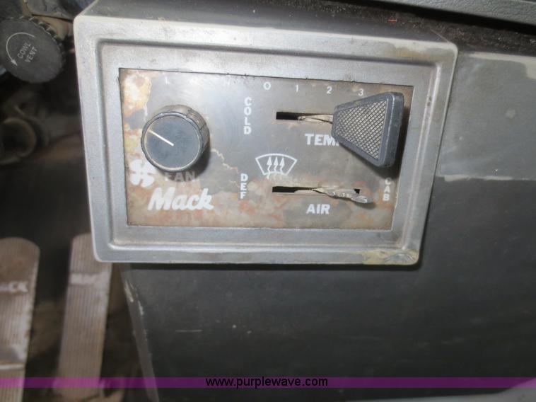 image for item F8174 1995 Mack DM688S truck cab and chassis