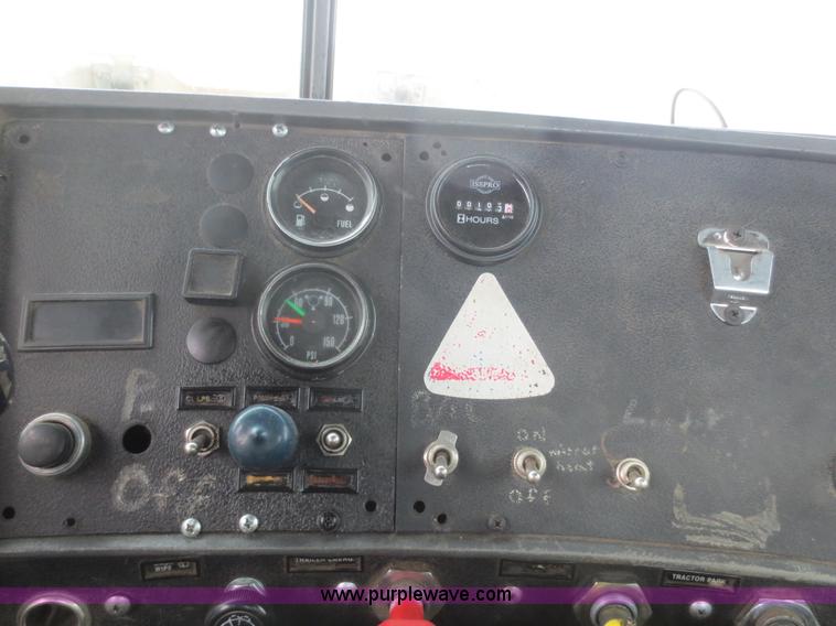 image for item F8174 1995 Mack DM688S truck cab and chassis