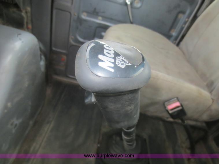 image for item F8174 1995 Mack DM688S truck cab and chassis