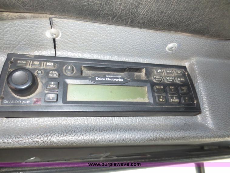 image for item F8174 1995 Mack DM688S truck cab and chassis