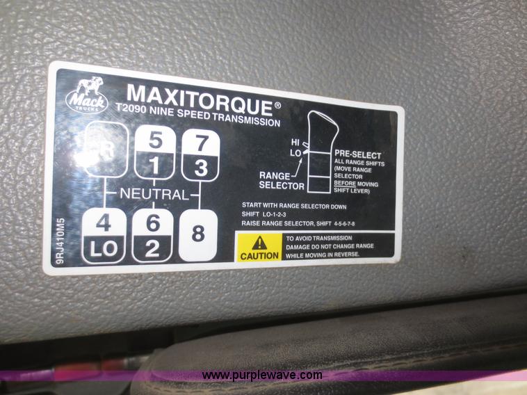 image for item F8174 1995 Mack DM688S truck cab and chassis