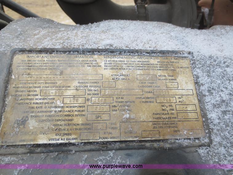 image for item F8174 1995 Mack DM688S truck cab and chassis