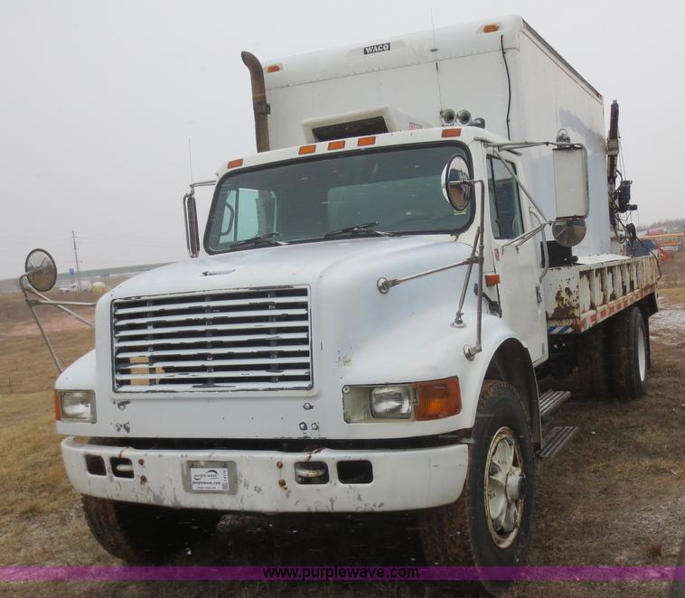 image for item F8176 1994 International 4900 box truck