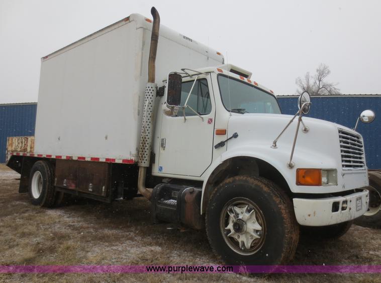 image for item F8176 1994 International 4900 box truck