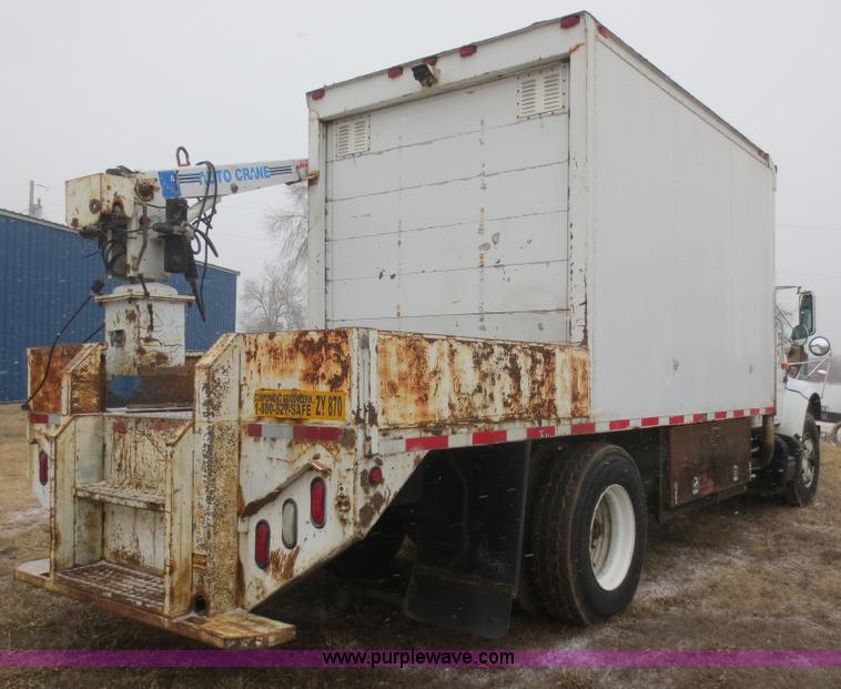 image for item F8176 1994 International 4900 box truck