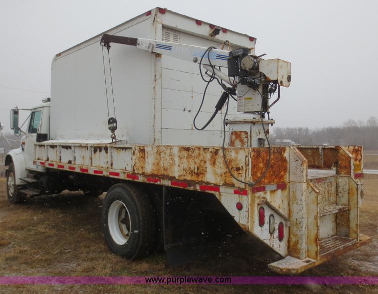 image for item F8176 1994 International 4900 box truck