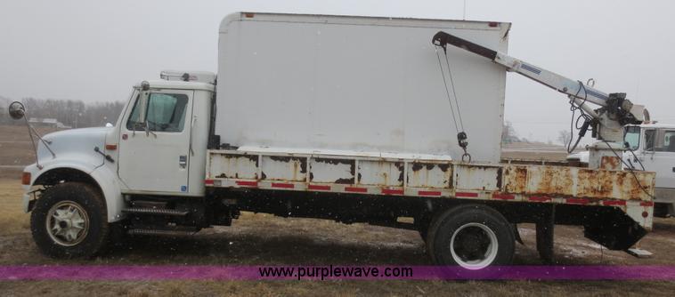 image for item F8176 1994 International 4900 box truck