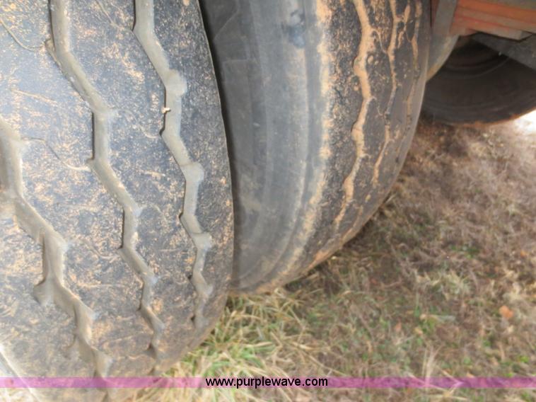 image for item F8176 1994 International 4900 box truck