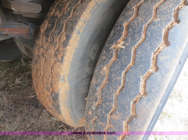 image for item F8176 1994 International 4900 box truck