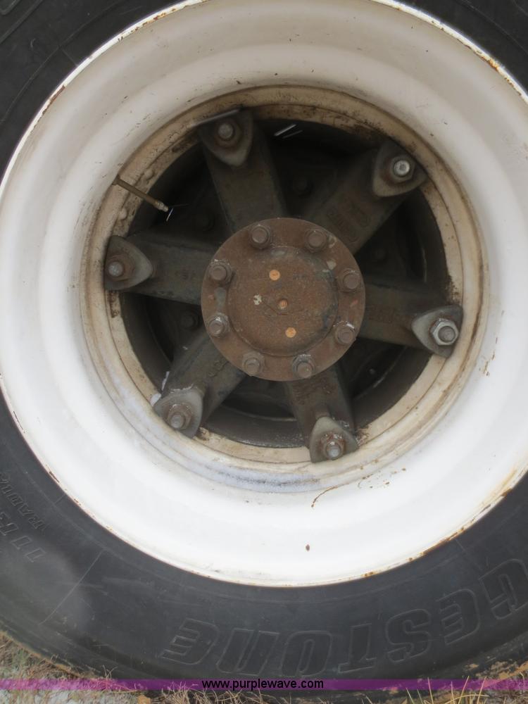 image for item F8176 1994 International 4900 box truck