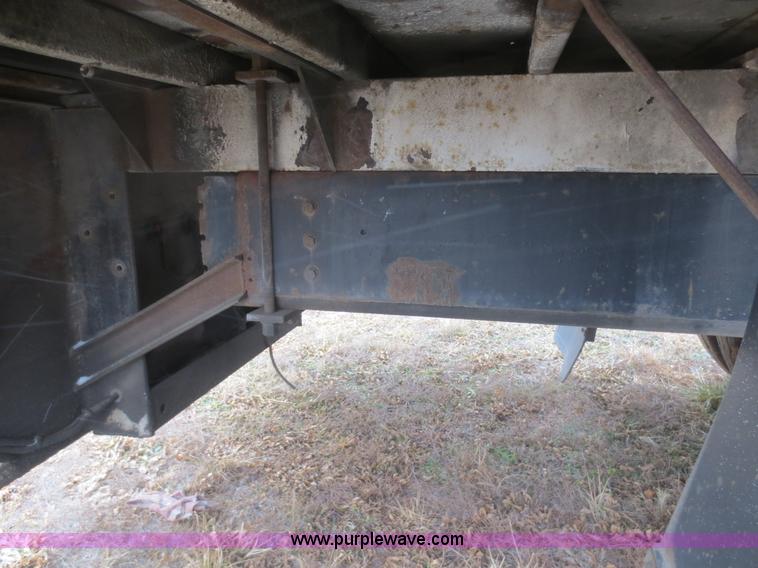 image for item F8176 1994 International 4900 box truck