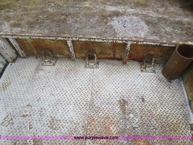 image for item F8176 1994 International 4900 box truck