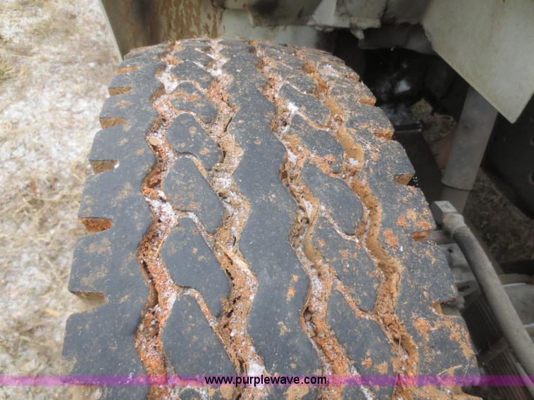 image for item F8176 1994 International 4900 box truck