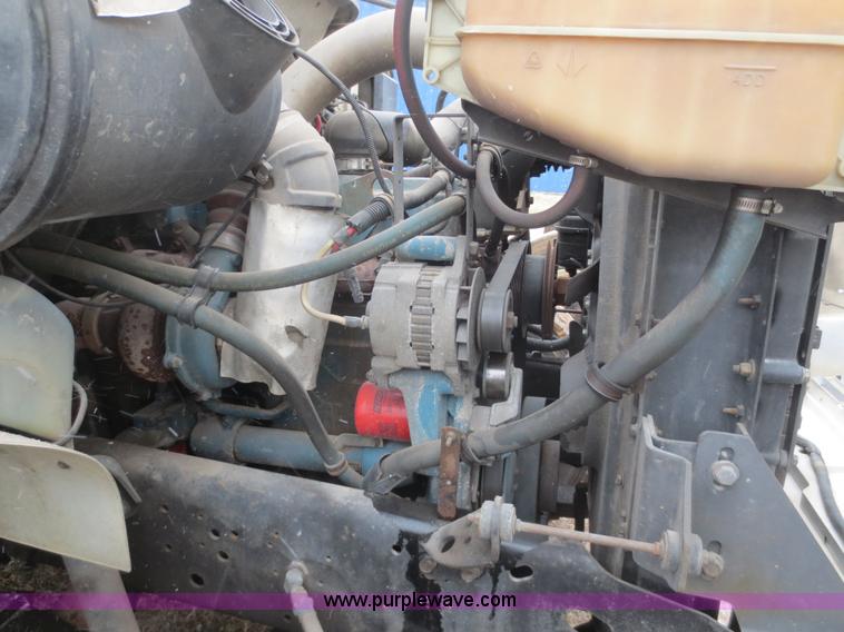 image for item F8176 1994 International 4900 box truck