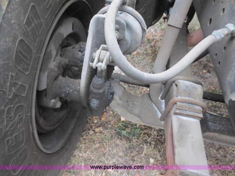 image for item F8176 1994 International 4900 box truck