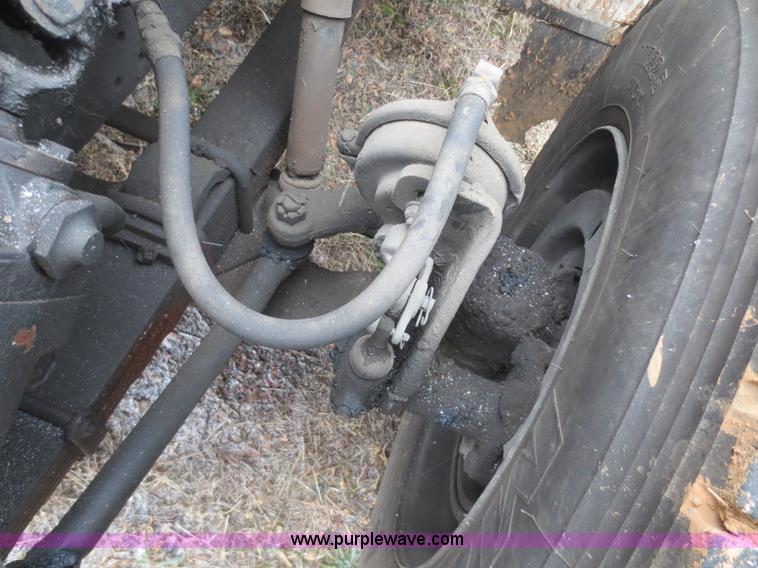 image for item F8176 1994 International 4900 box truck