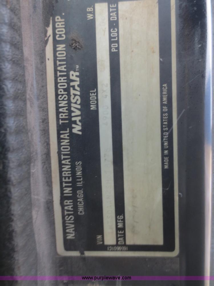 image for item F8176 1994 International 4900 box truck