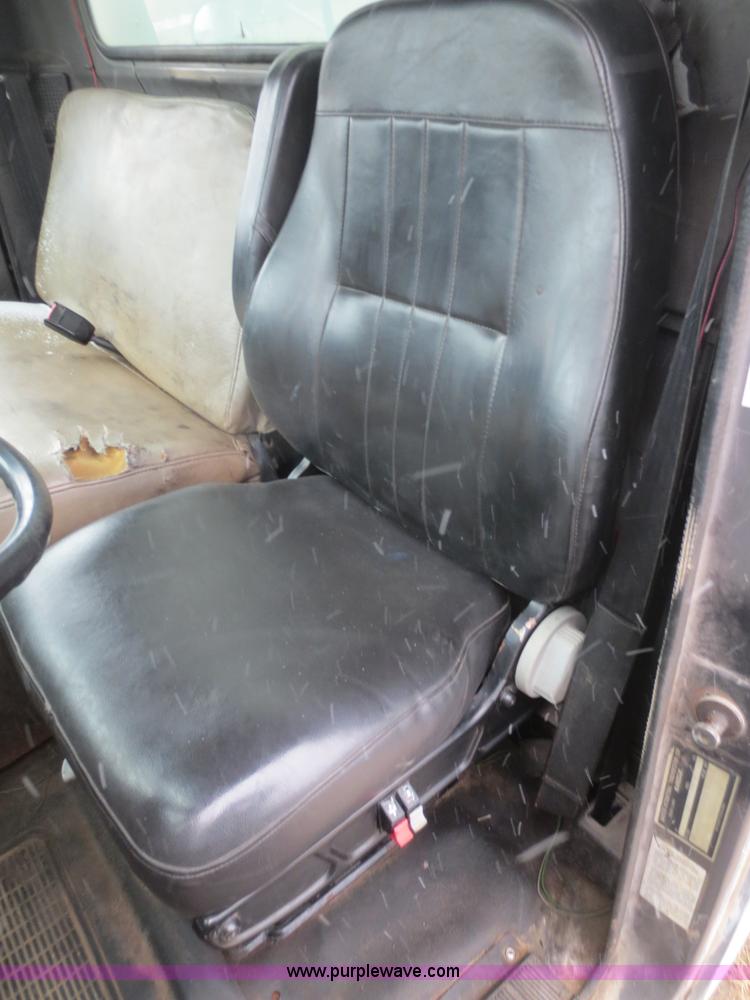 image for item F8176 1994 International 4900 box truck