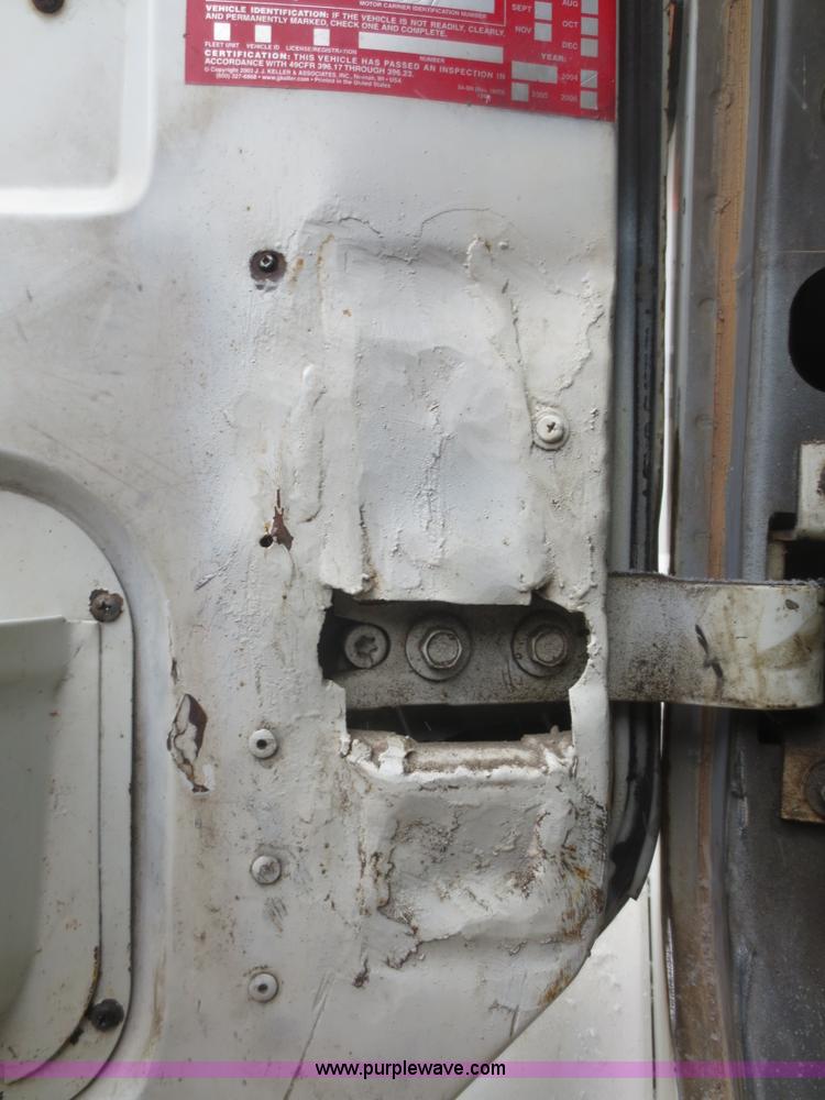 image for item F8176 1994 International 4900 box truck