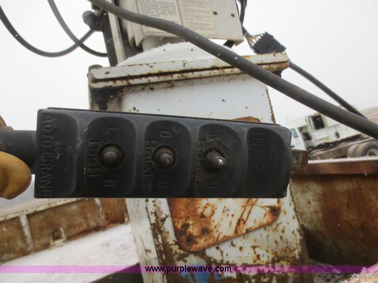 image for item F8176 1994 International 4900 box truck