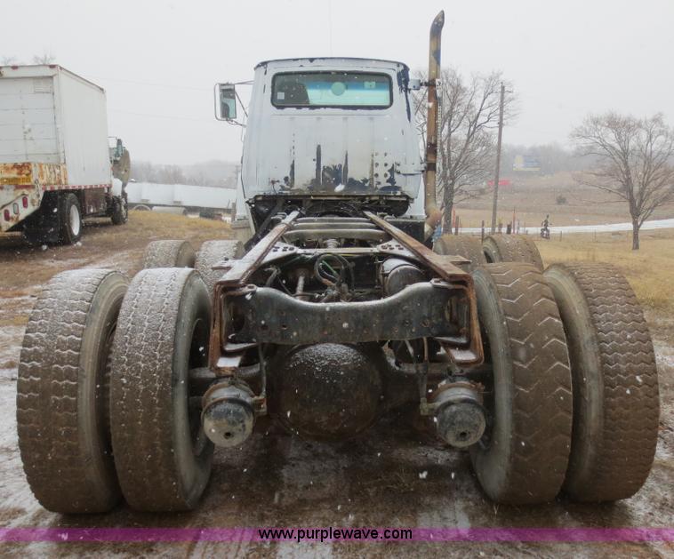 image for item F8177 1996 Ford LNT9000 truck cab and chassis