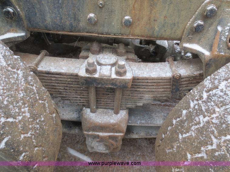 image for item F8177 1996 Ford LNT9000 truck cab and chassis