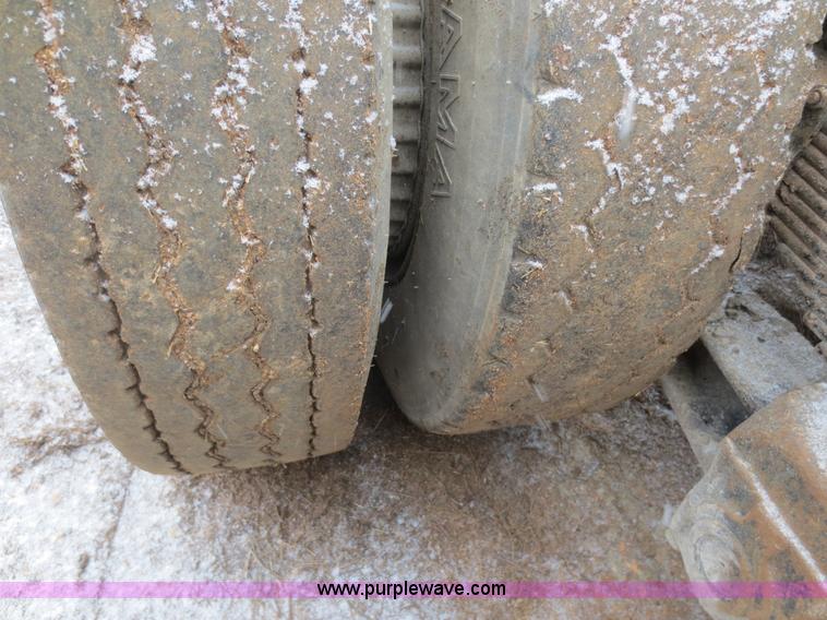 image for item F8177 1996 Ford LNT9000 truck cab and chassis