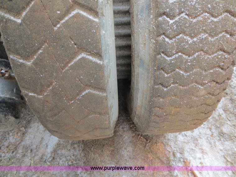 image for item F8177 1996 Ford LNT9000 truck cab and chassis