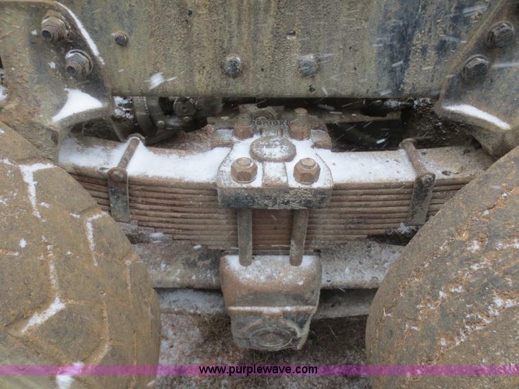 image for item F8177 1996 Ford LNT9000 truck cab and chassis