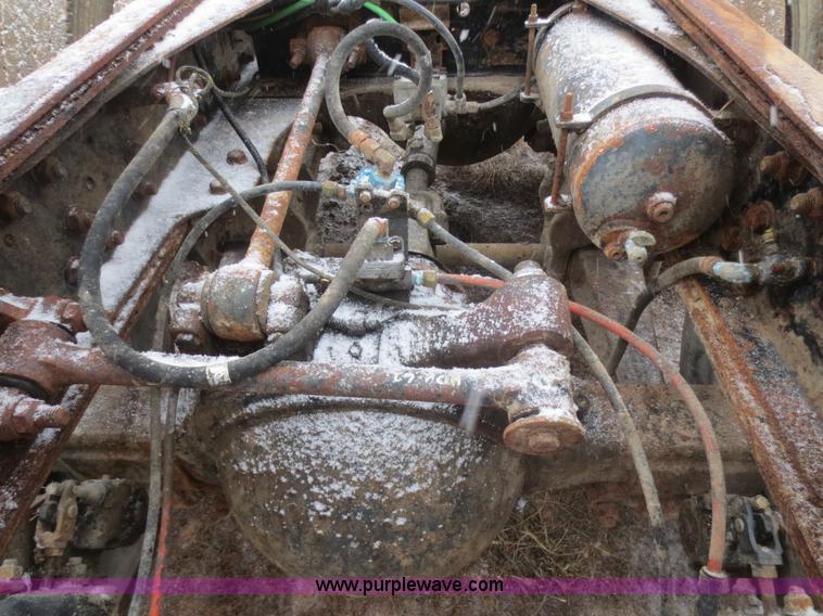 image for item F8177 1996 Ford LNT9000 truck cab and chassis