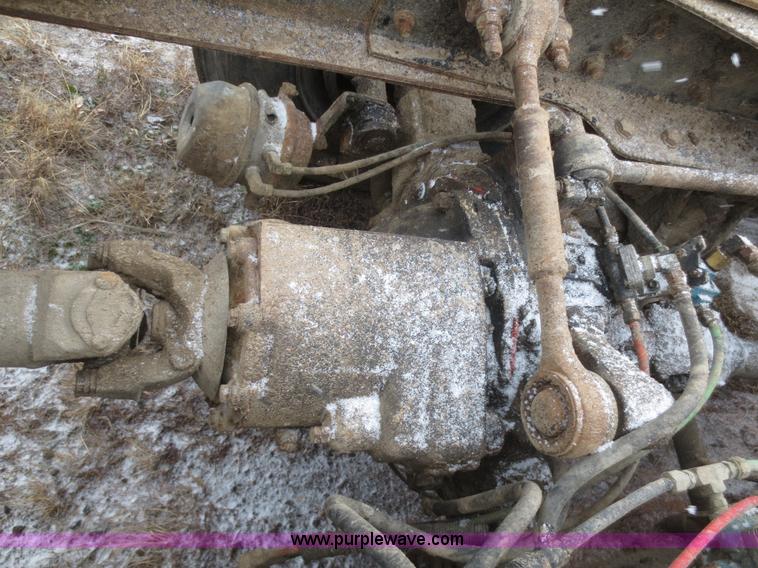 image for item F8177 1996 Ford LNT9000 truck cab and chassis