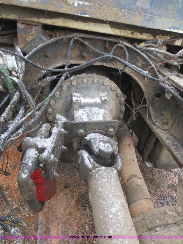 image for item F8177 1996 Ford LNT9000 truck cab and chassis